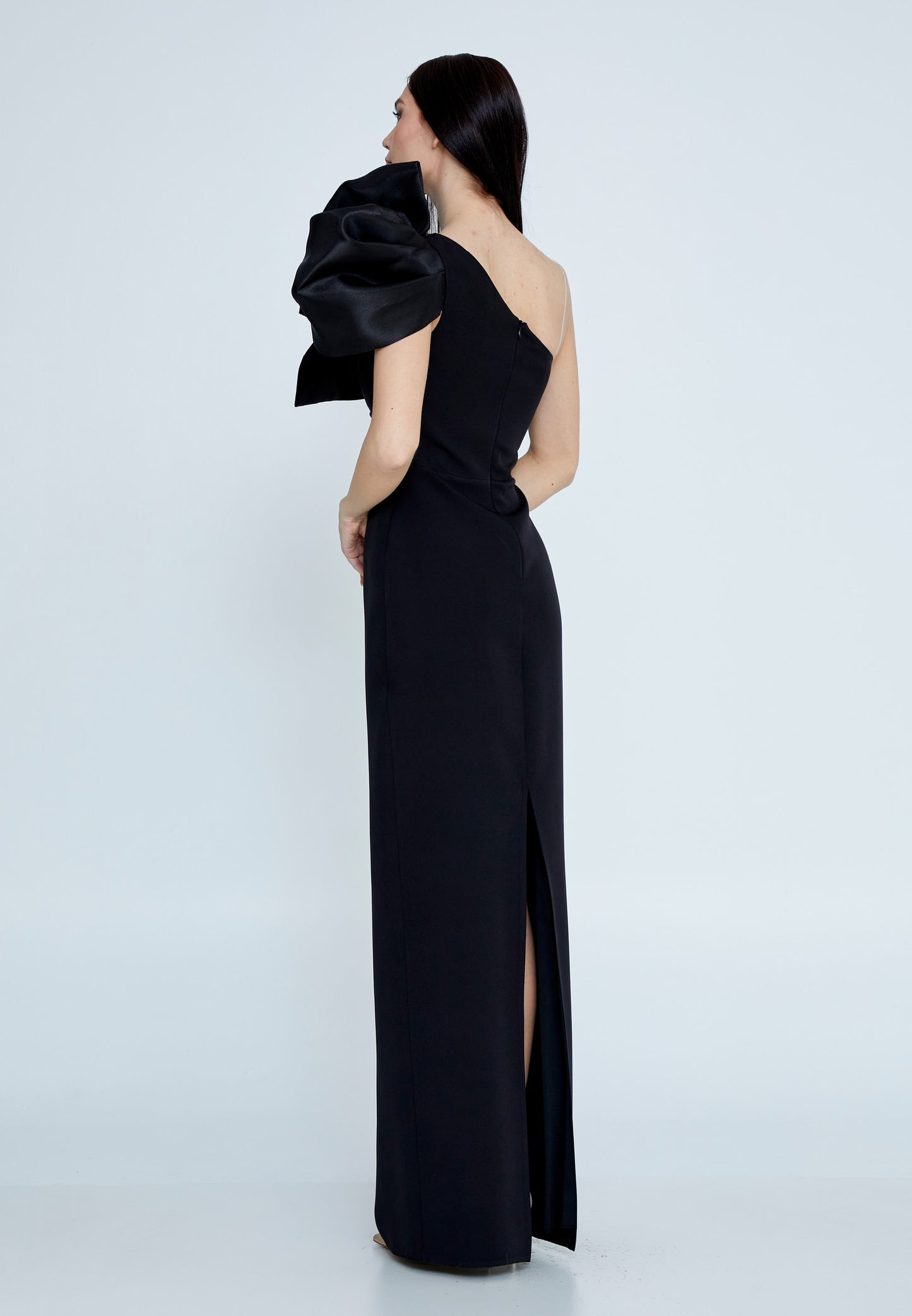 “Le Désir Noir” – Elegant One-Shoulder Mermaid Maxi Dress