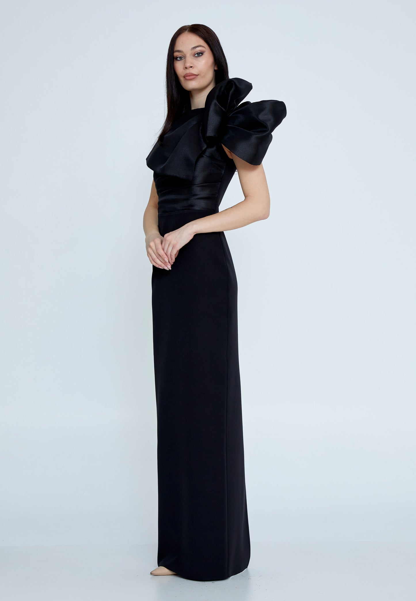 “Le Désir Noir” – Elegant One-Shoulder Mermaid Maxi Dress
